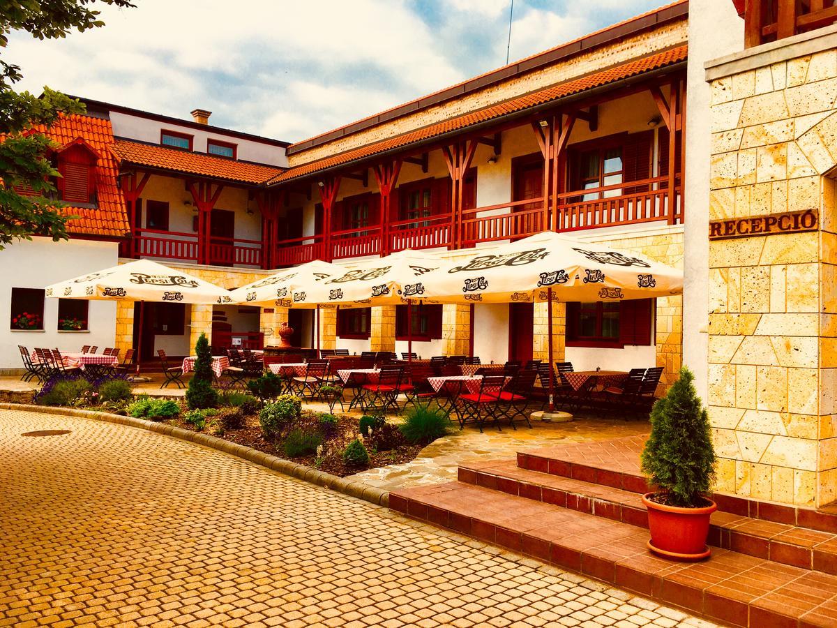 Magita Hotel Basko Luaran gambar